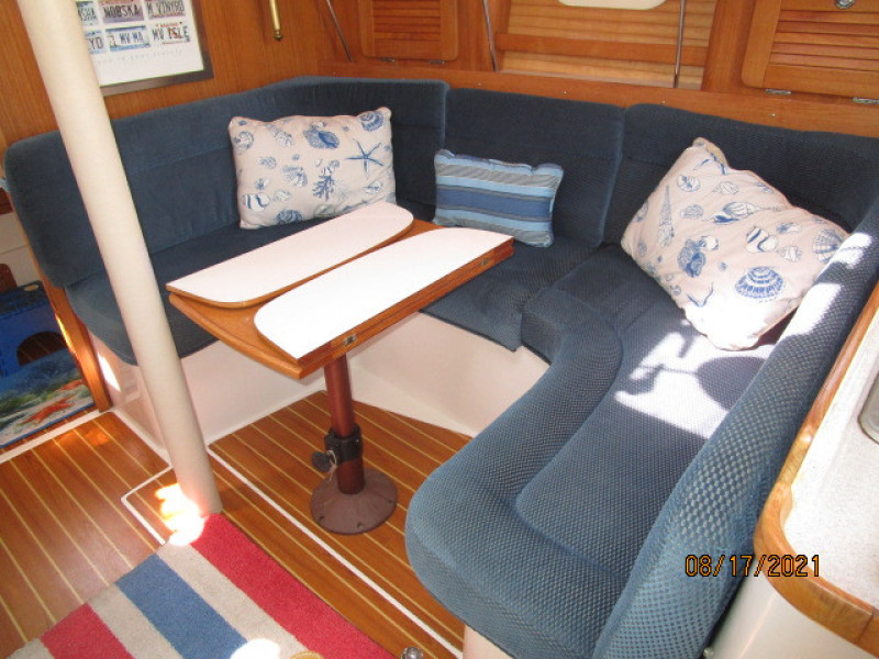 34' Catalina salon settee1