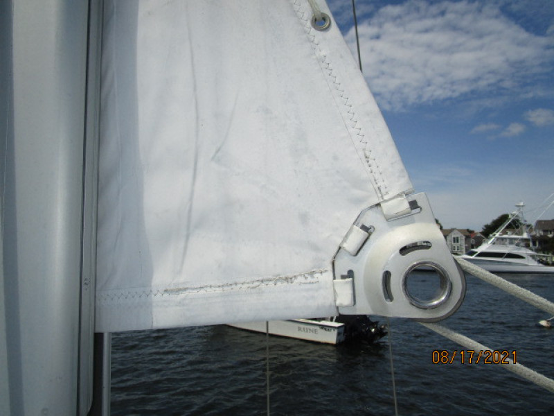 34' Catalina mainsail clew