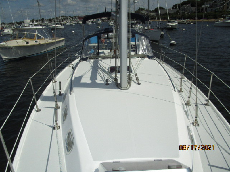 34' Catalina foredeck aft