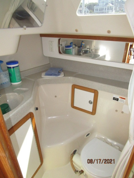 34' Catalina head