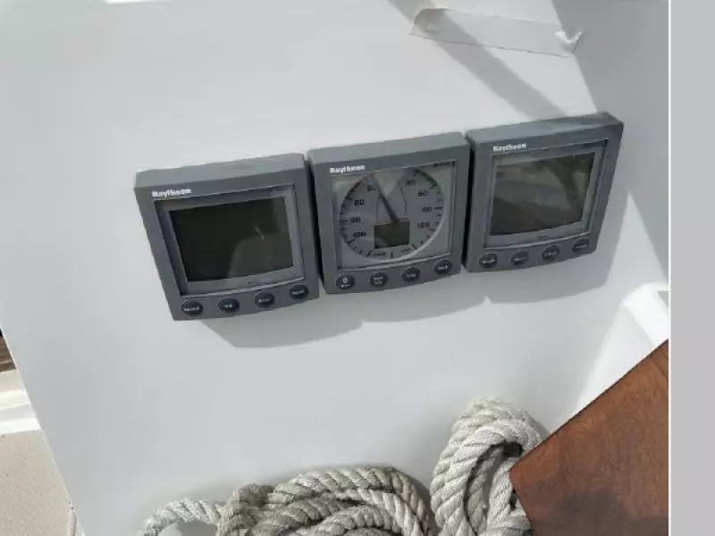 Pa Pe Yon 33ft CAL Yacht For Sale