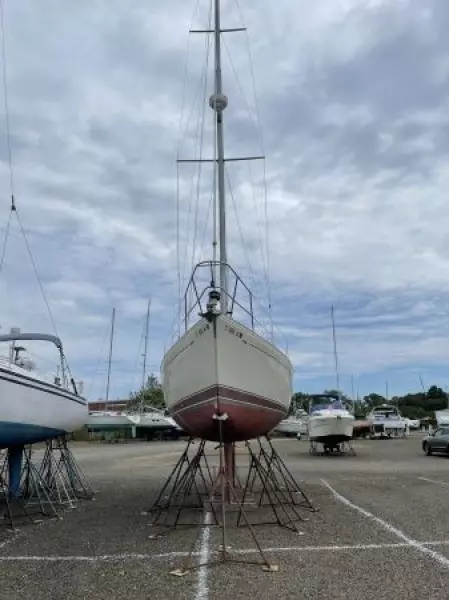 Pa Pe Yon 33ft CAL Yacht For Sale