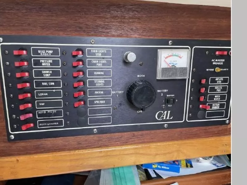 Pa Pe Yon 33ft CAL Yacht For Sale