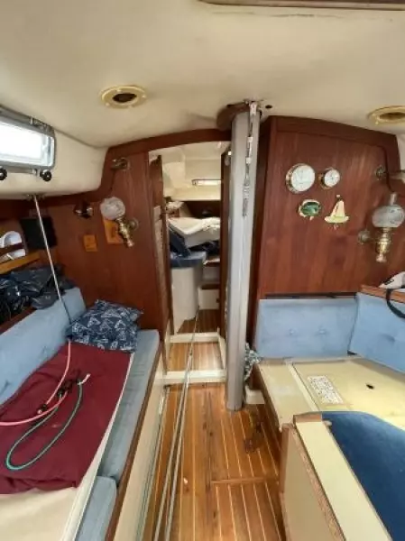 Pa Pe Yon 33ft CAL Yacht For Sale