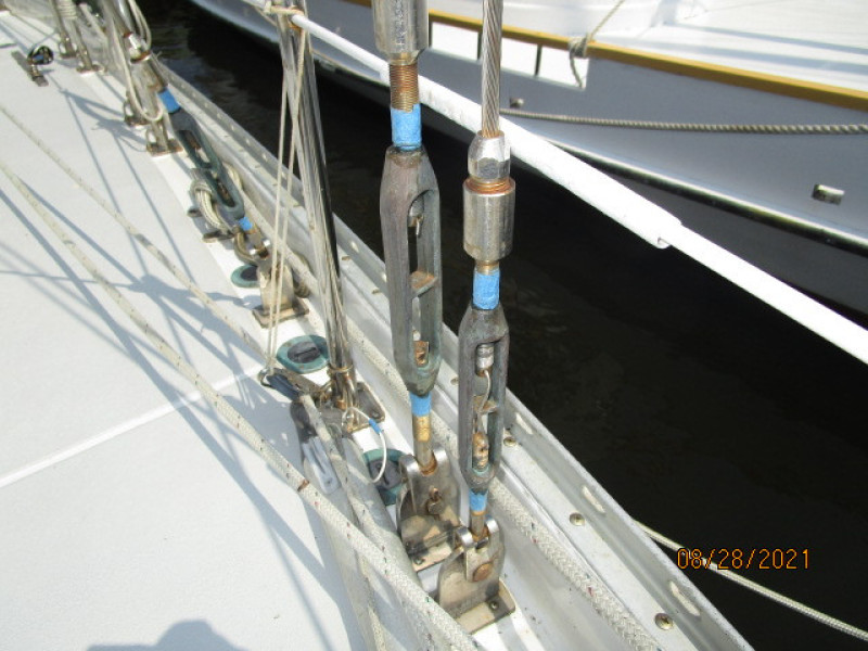 44' Kelly Peterson standing rigging