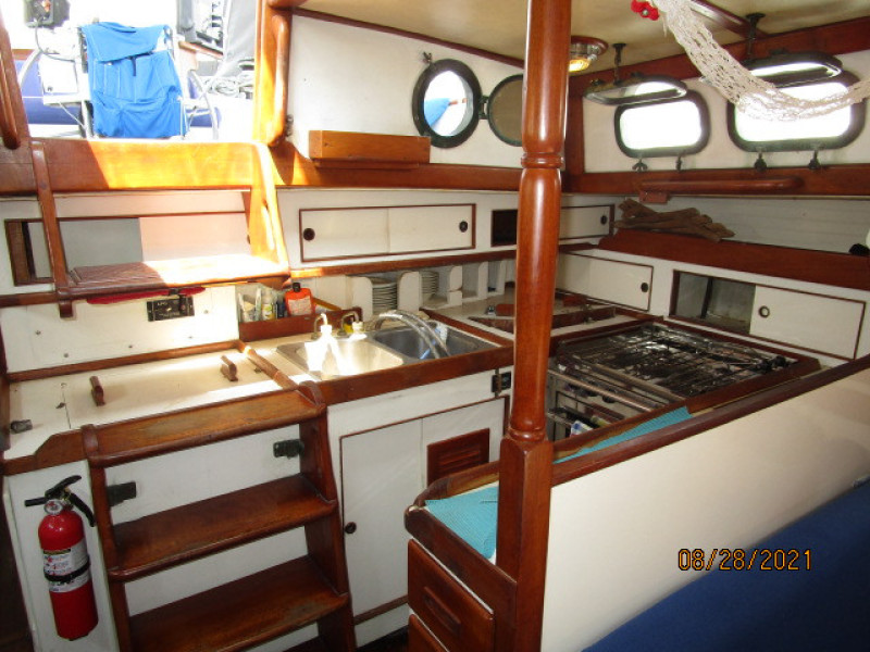 44' Kelly Peterson galley1