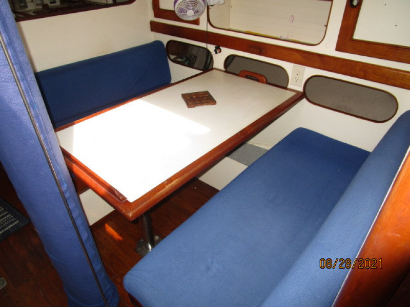 44' Kelly Peterson salon settee2