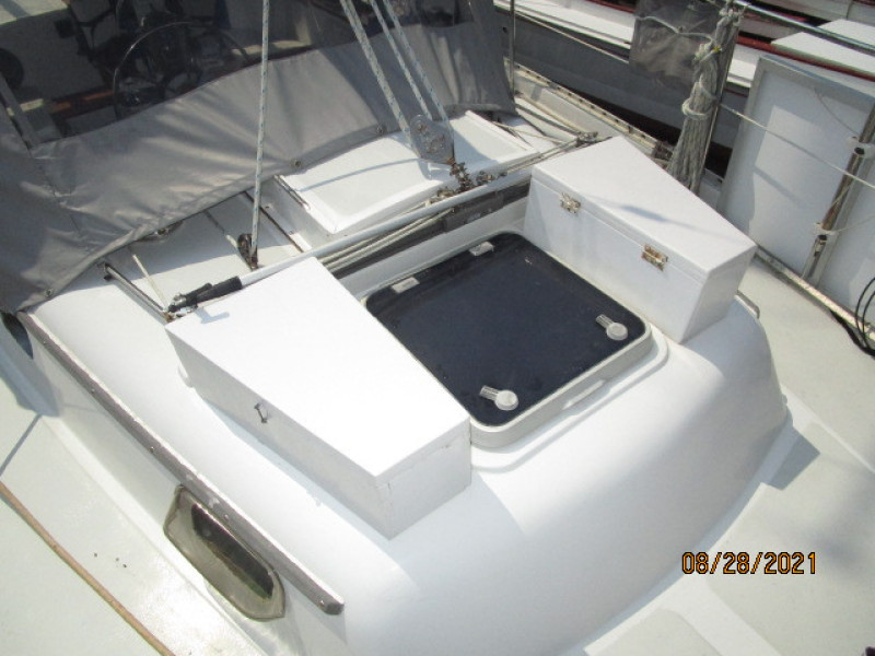 44' Kelly Peterson aftdeck sotrage boxes