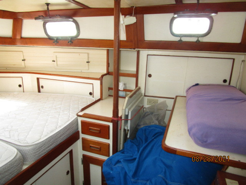 44' Kelly Peterson aft stateroom port