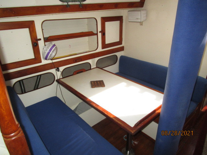 44' Kelly Peterson salon settee1