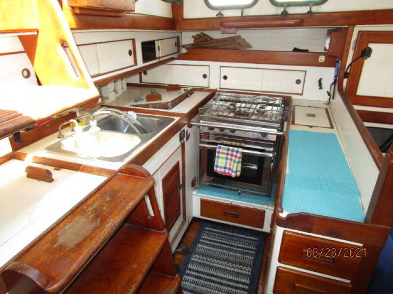 44' Kelly Peterson galley2
