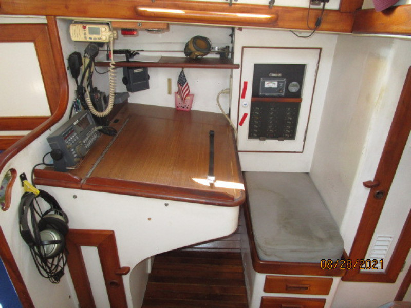 44' Kelly Peterson nav station