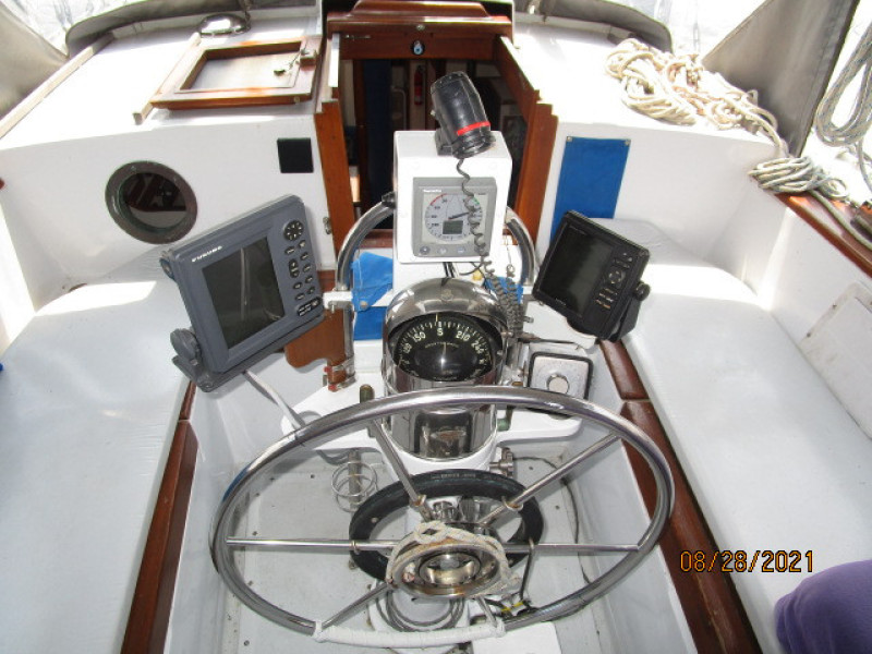 44' Kelly Peterson cockpit helm