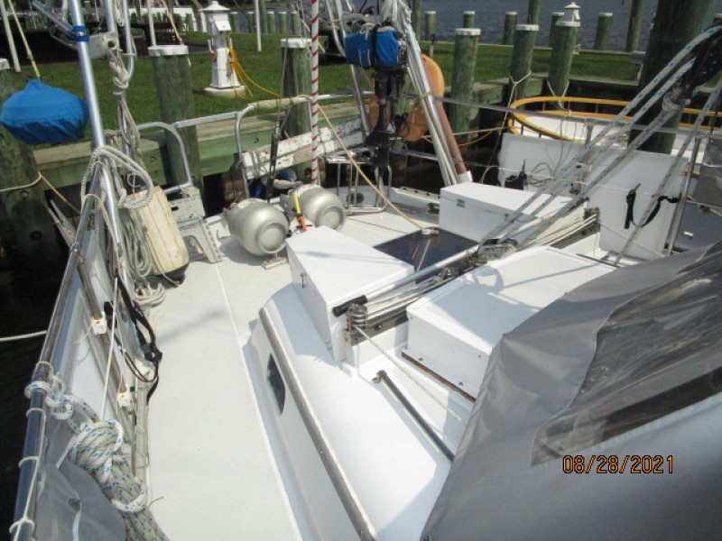 44' Kelly Peterson aftdeck aft