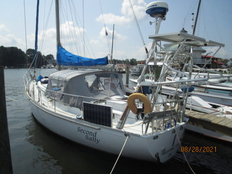 44' Kelly Peterson port aft profile