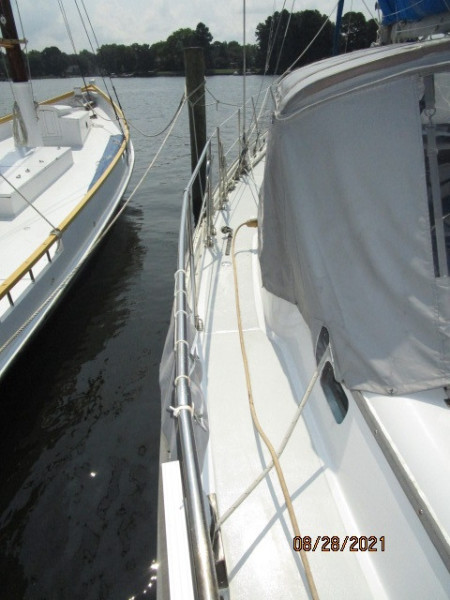 44' Kelly Peterson port side deck1
