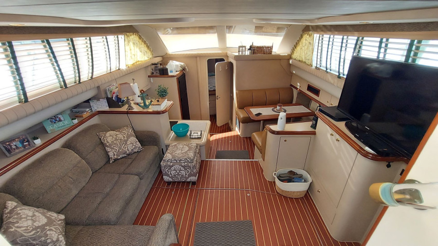 2000 Cruisers Yachts 3750