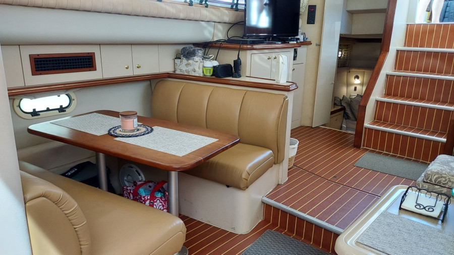 2000 Cruisers Yachts 3750
