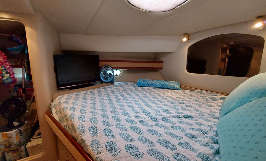 2000 Cruisers Yachts 3750