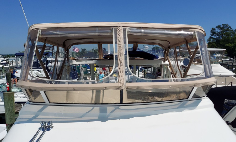 2000 Cruisers Yachts 3750