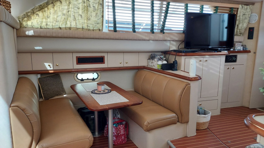 2000 Cruisers Yachts 3750