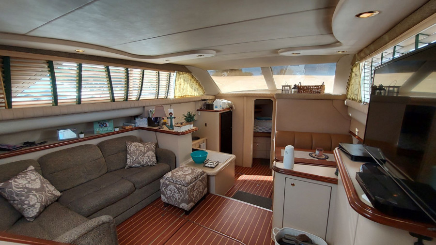2000 Cruisers Yachts 3750
