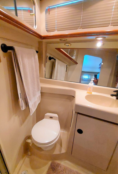 2000 Cruisers Yachts 3750