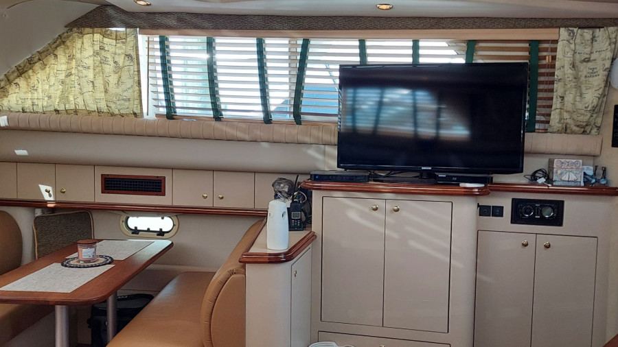 2000 Cruisers Yachts 3750
