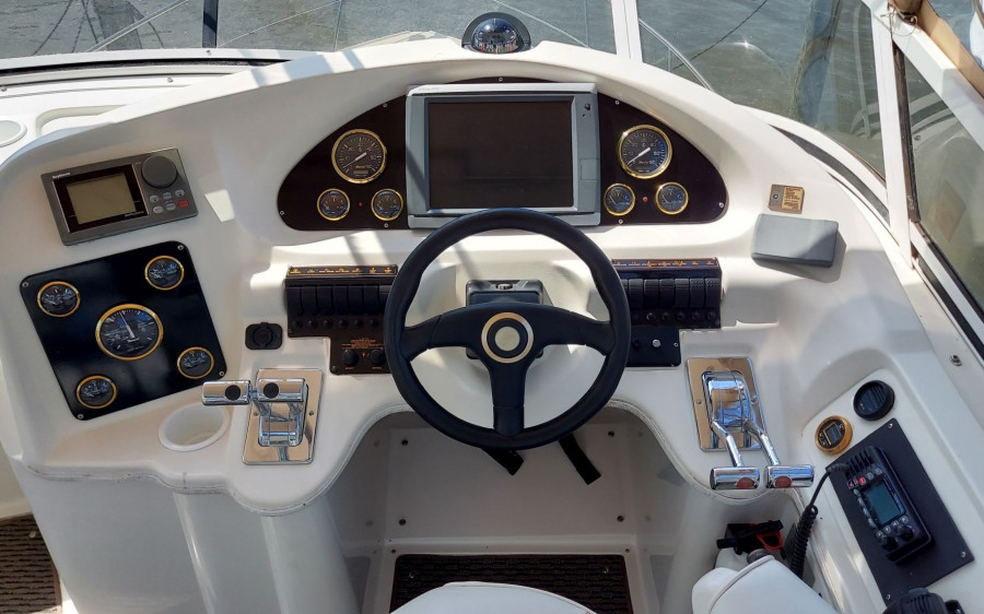 2000 Cruisers Yachts 3750