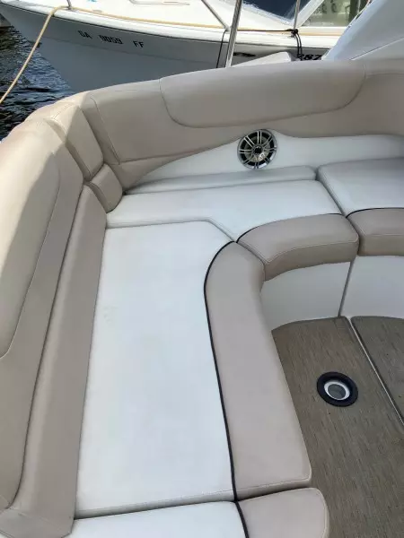 2013 Rinker 290 Express Cruiser