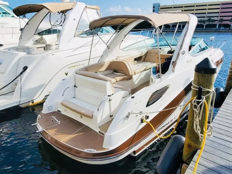 2013 Rinker 290 Express Cruiser