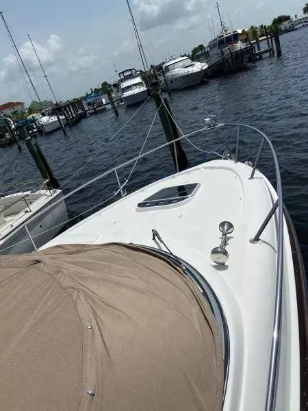 2013 Rinker 290 Express Cruiser