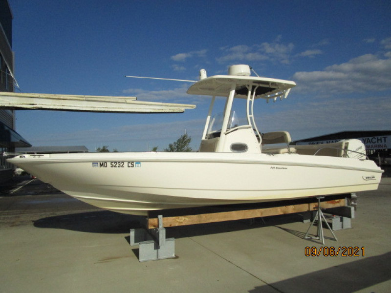24' Boston Whaler port profile