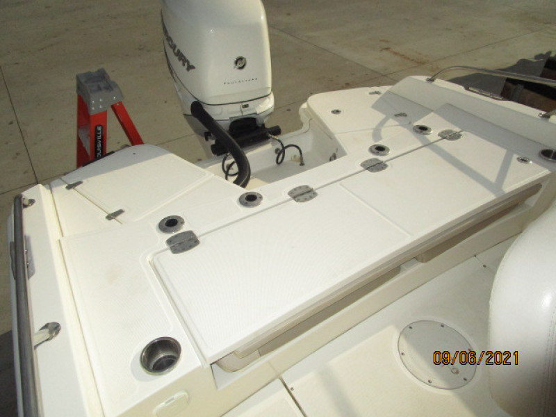 24' Boston Whaler aft seating closed