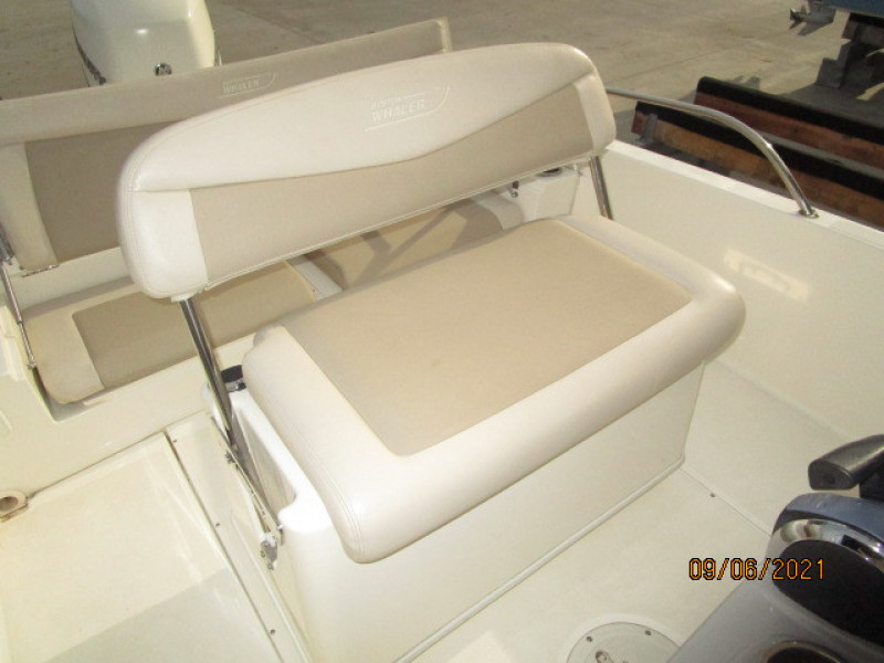 24' Boston Whaler helm benchseat1