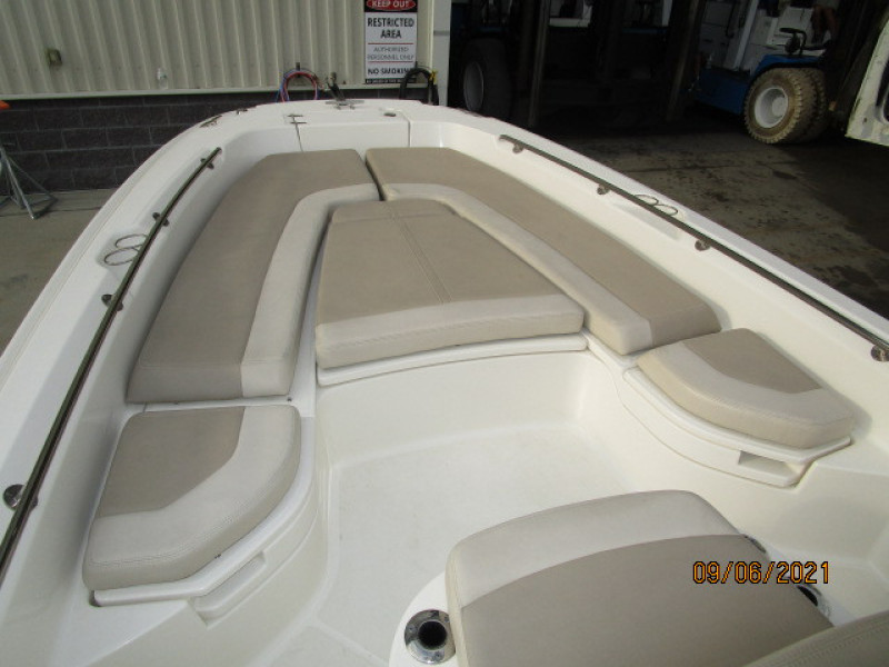 24' Boston Whaler forward seating