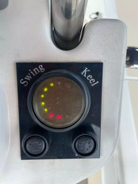 Swing keel control