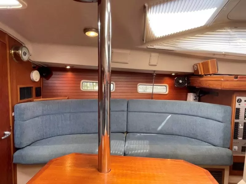 Starboard settee