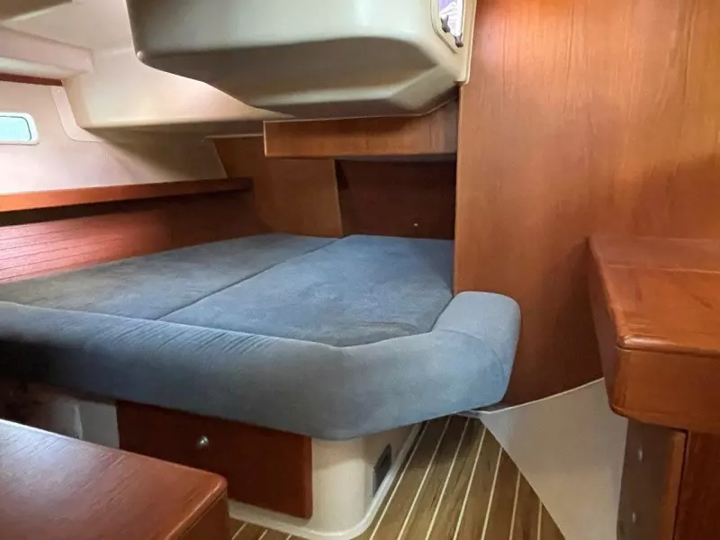 Aft cabin berth
