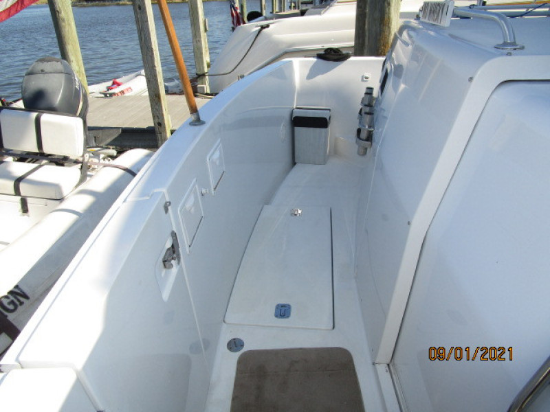 43' Mainship aftdeck port