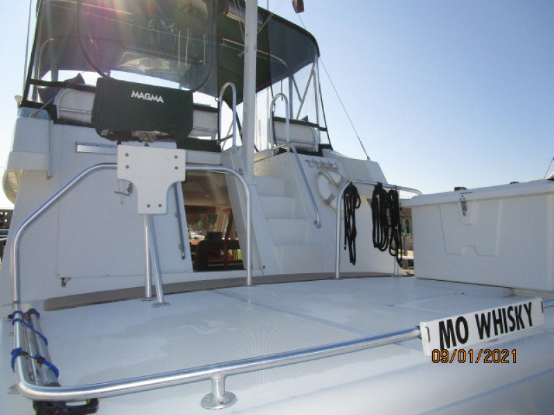 43' Mainship trunk cabin forward