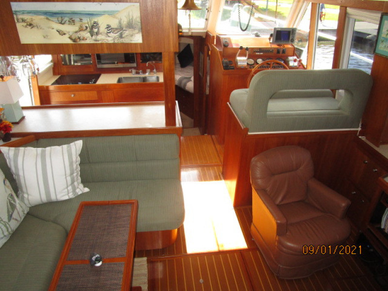 43' Mainship salon forward