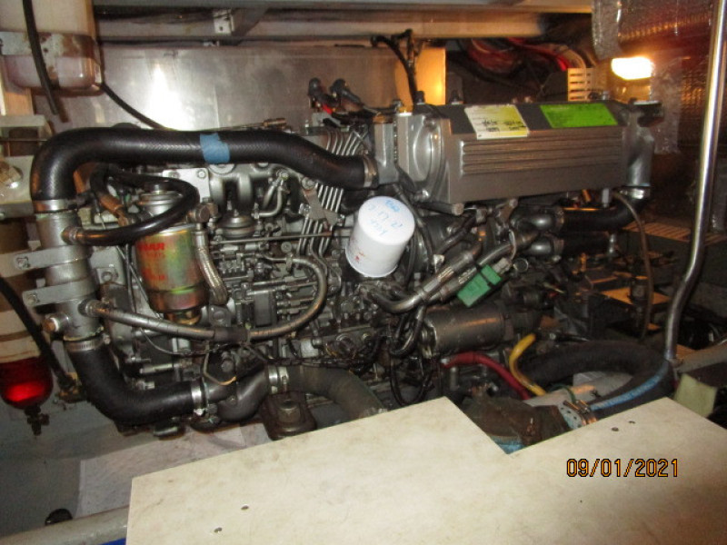 43' Mainship starboard main engine