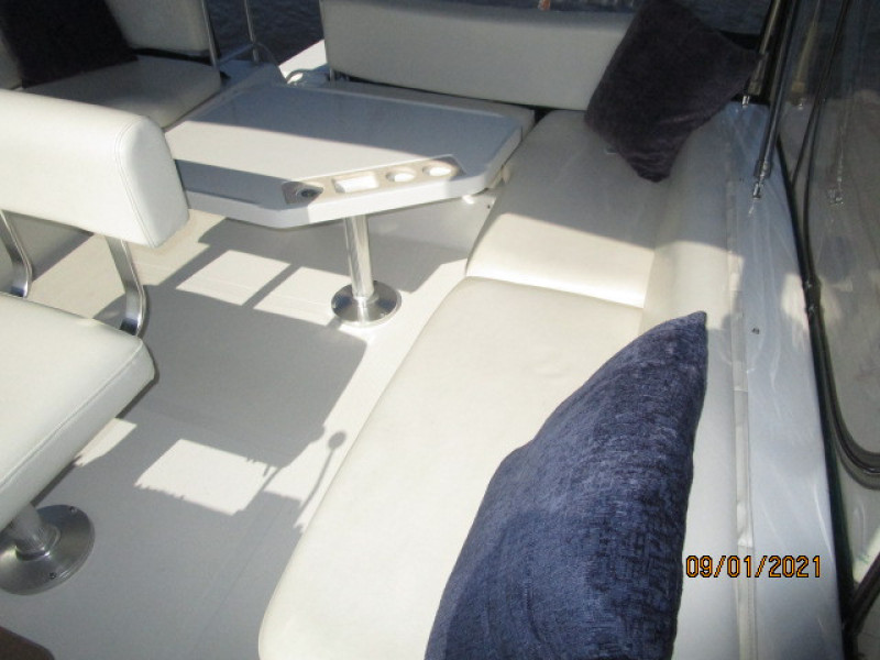 43' Mainship flybridge port seating1