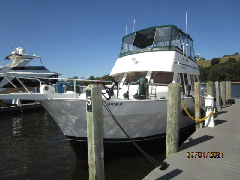 43' Mainship port forward profile