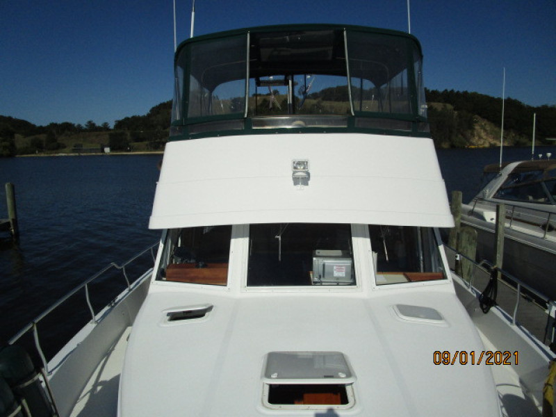 43' Mainship foredeck aft