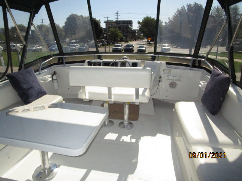 43' Mainship flybridge forward