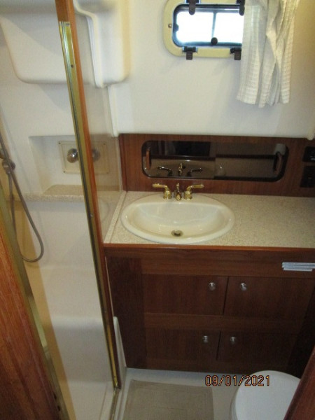43' Mainship master stateroom head