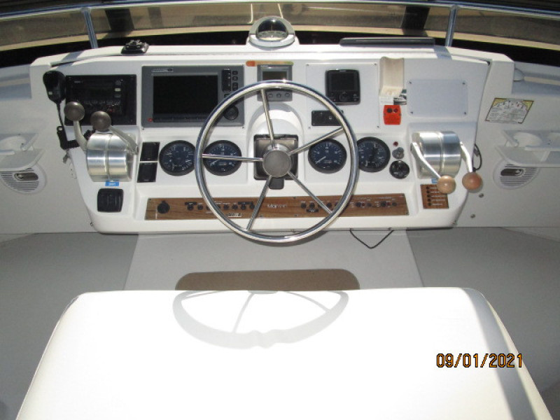43' Mainship flybridge helm