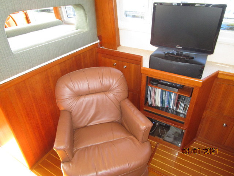 43' Mainship salon starboard lounge chair
